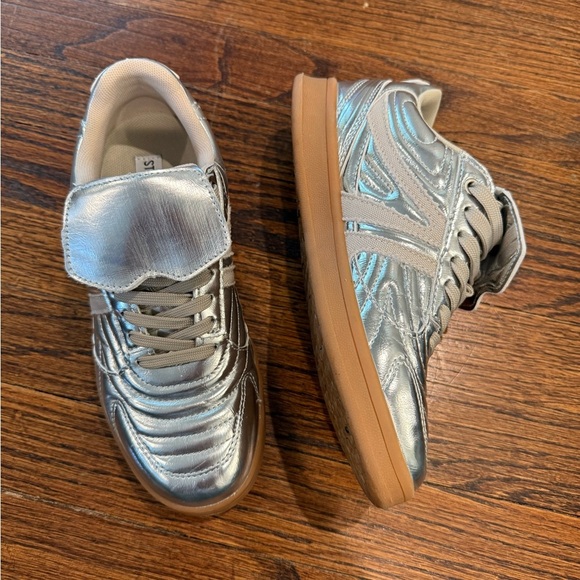 Steve Madden Silver Metallic Madrid Sneaker - Picture 2 of 8